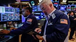 Dow Jones giảm hơn 600 điểm 