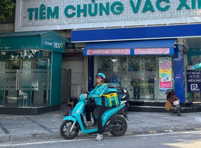 Green SM và Long Châu triển khai giao hàng bằng xe máy điện tại hơn 1,500 nhà thuốc