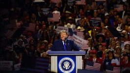 Ông Trump hứa tặng 5,000 USD cho mỗi người Mỹ nếu Đảng Cộng hòa thắng cử