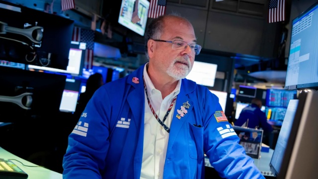 Chứng khoán Mỹ tăng mạnh, Dow Jones hồi phục hơn 500 điểm khi giá dầu hạ nhiệt