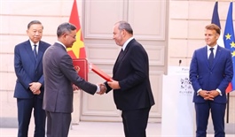 Vietnam and France exchange financing agreements for water management project in Dien Bien