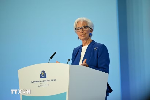 Chủ tịch ECB Christine Lagarde phát biểu tại cuộc họp báo ở Frankfurt, Đức. (Ảnh: THX/TTXVN phát)
