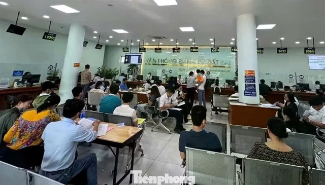 TPHCM: Chỉ đạo 'nóng' về hỗ trợ người dân nộp hồ sơ nhà đất