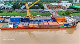First direct container ship from China's Nanning arrives in Cần Thơ