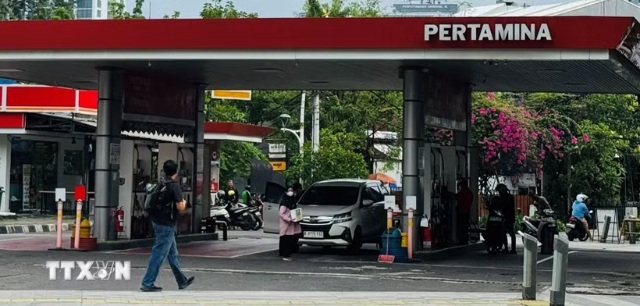Một trạm xăng ở khu trung tâm của Thủ đô Jakarta, Indonesia. (Ảnh: Đỗ Quyên/TTXVN)