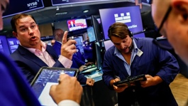 Dow Jones quay đầu giảm hơn 340 điểm