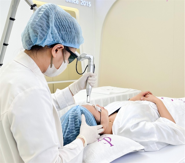 Điều trị sẹo rỗ hiện nay có những phương pháp nào? Từ đơn lẻ đến phác đồ công nghệ đa tầng