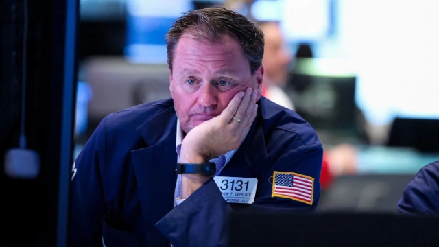 Thông tin doanh thu OpenAI gây chấn động, Nasdaq Composite sụt hơn 1%