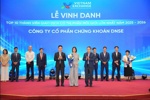 DNSE được vinh danh top 10 thị phần môi giới VNX, cán mốc 2 triệu tài khoản
