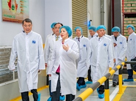 Ủy viên Bộ Chính trị - Thủ tướng Chính phủ Lê Minh Hưng thăm nhà máy AngkorMilk của Vinamilk tại Campuchia