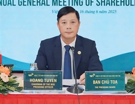 Cựu Chủ tịch chuỗi bệnh viện TNH bán hết cổ phiếu lúc giá còn vài ngàn đồng
