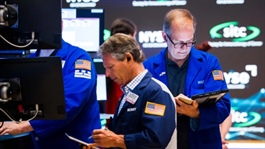 Phố Wall diễn biến trái chiều, Dow Jones tăng gần 200 điểm